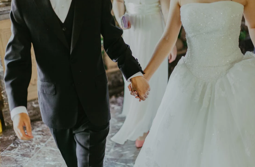 申請結婚移民期間可以在美國工作嗎？-鷹飛國際